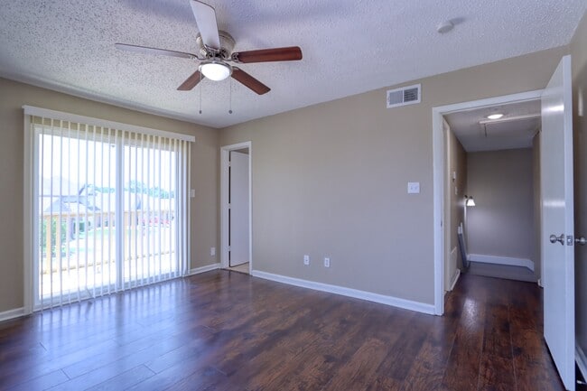 Building Photo - 707 Harbour Town Dr