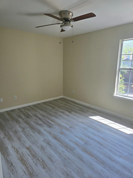 Building Photo - Room in Single Family Home on White Water Way