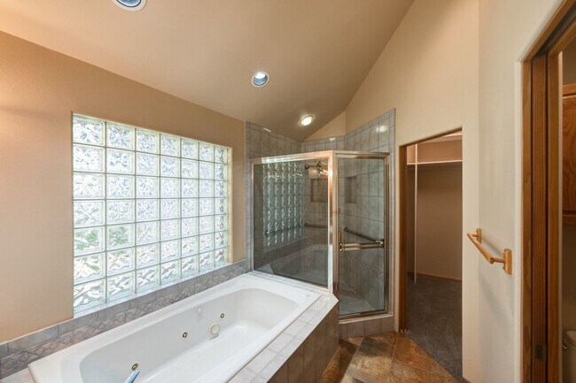 Building Photo - 2759 NW Champion Cir