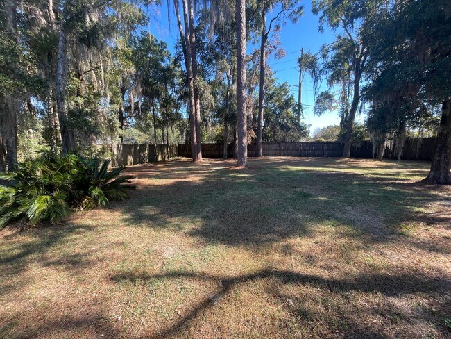 Building Photo - 3/2 (Valwood) This beautifully refreshed h...