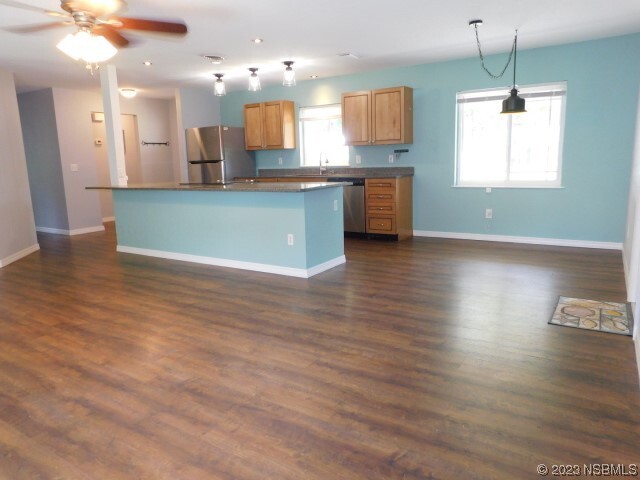 Building Photo - 1709 Umbrella Tree Dr
