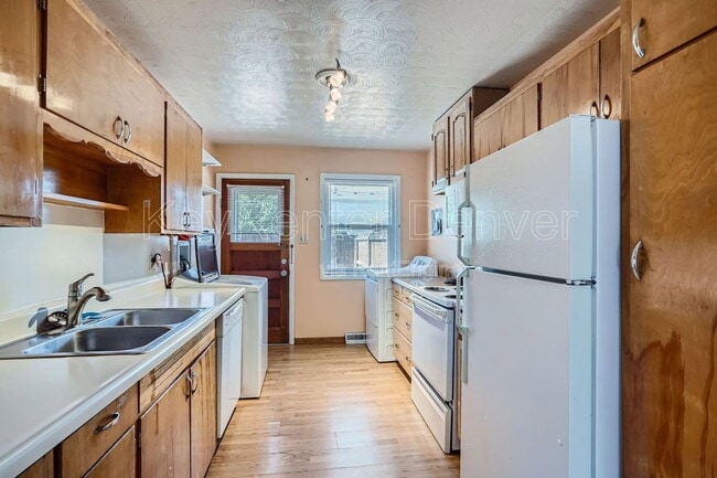 Building Photo - 403 S Owens St