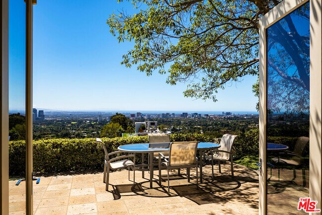 Building Photo - 1436 Summitridge Dr