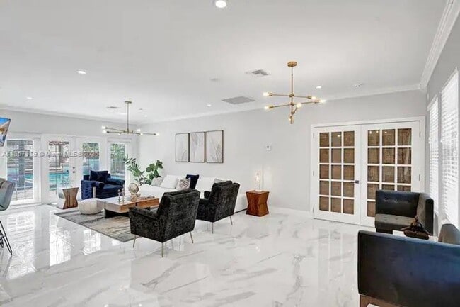 Building Photo - 247 SW 5th St