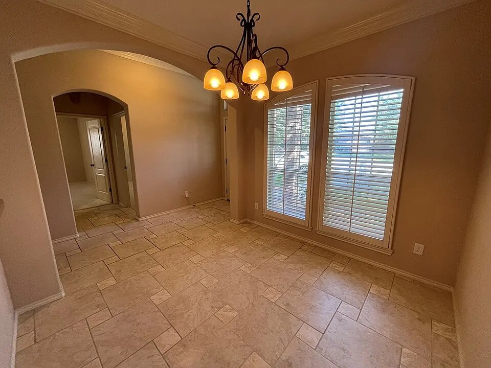 Building Photo - 3201 Southridge Ct