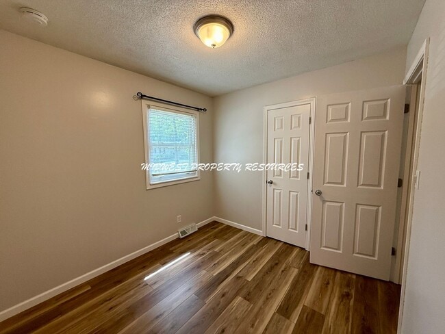 Building Photo - Cozy 3 Bedroom Home in Blue Springs