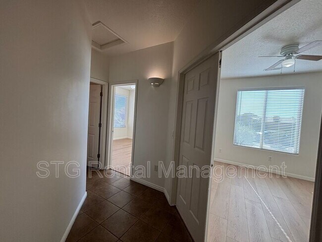 Building Photo - 3753 E Canyon Crest Ave