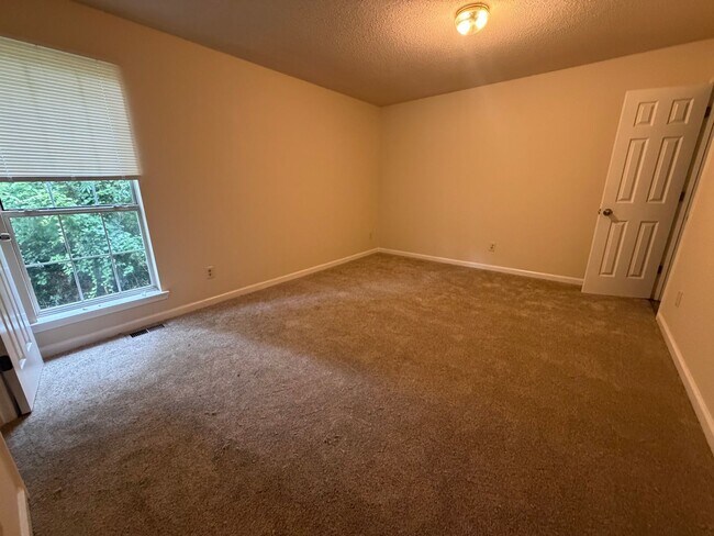 Building Photo - 91 Bailey Dr
