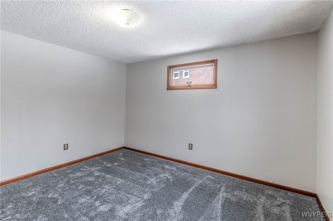 Building Photo - 194 Boncroft Dr