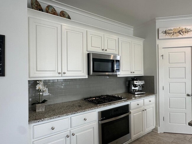 Building Photo - 39249 High Creek Dr