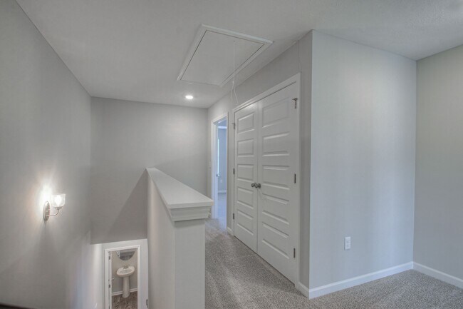 Building Photo - 4340 Doral Dr