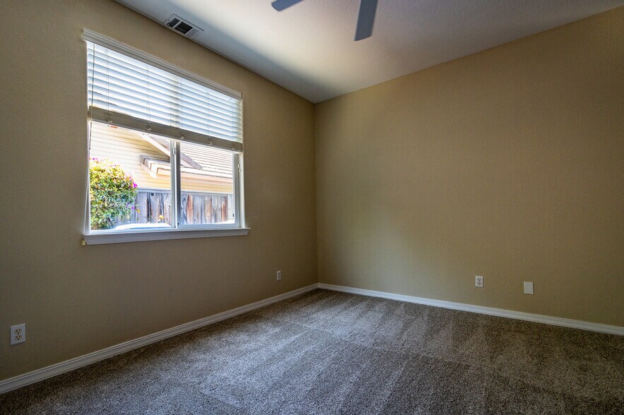 Building Photo - 625 Asilo