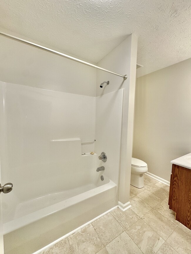 Building Photo - 550 Norwood Dr