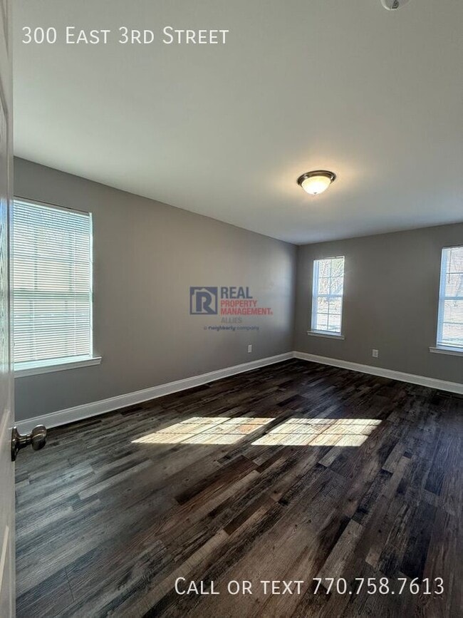 Building Photo - 300 E 3rd St NE