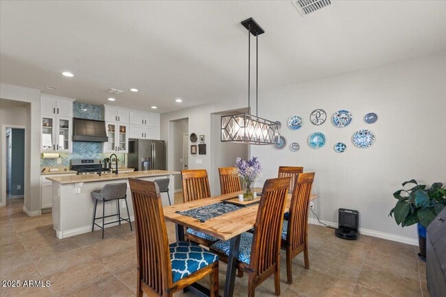 Building Photo - 2674 E Cherry Hill Dr