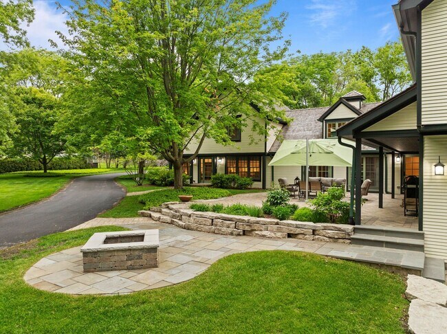 Building Photo - Williams Bay Lakefront Living Furnished Home Available for Monthly & Mid Term Rentals