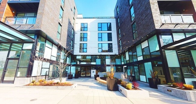 Building Photo - 1600 Dexter Ave N