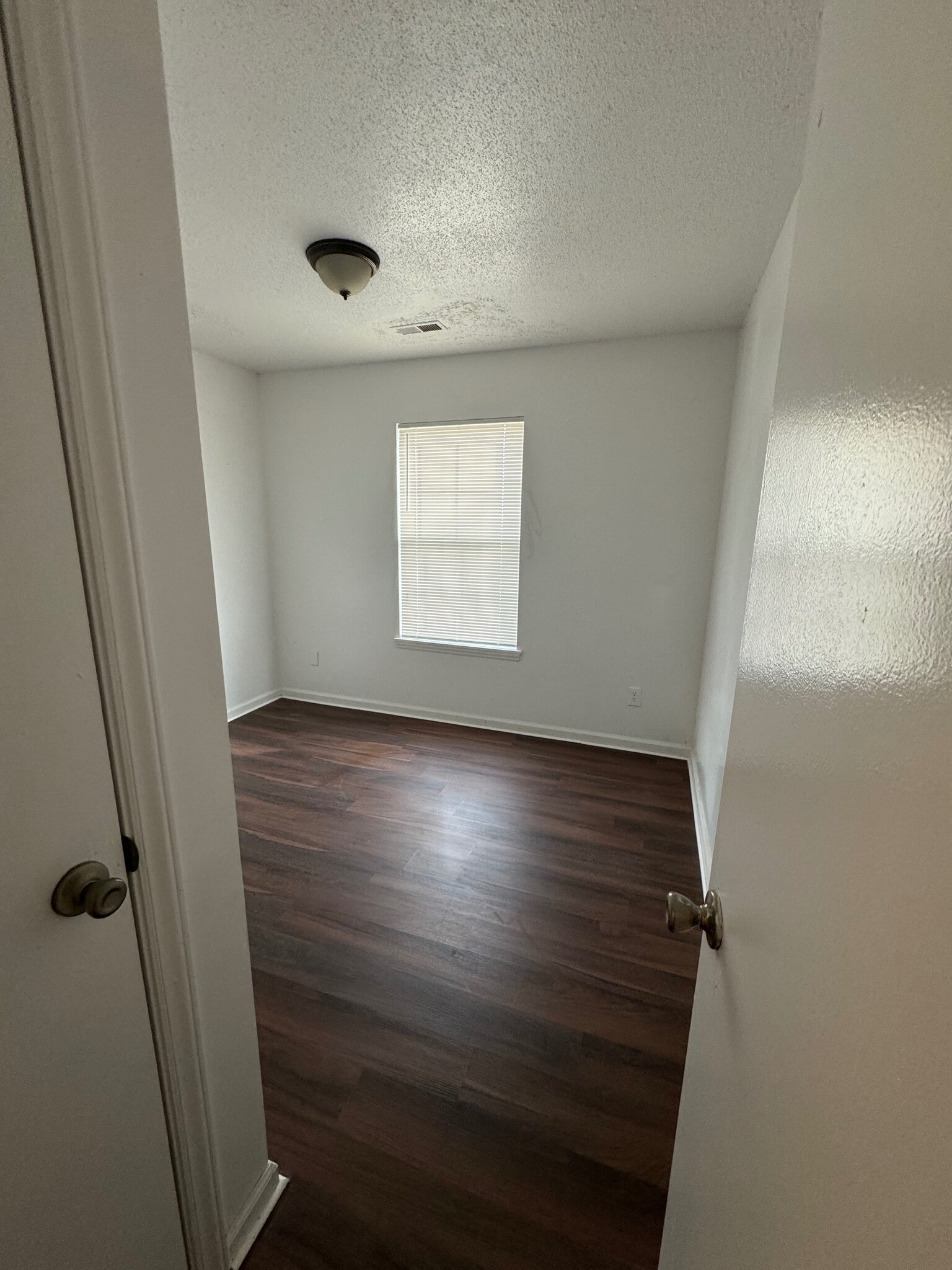 Building Photo - Room in House on Gera Emma Dr