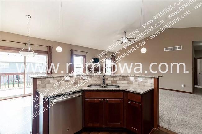 Building Photo - 1127 90th St