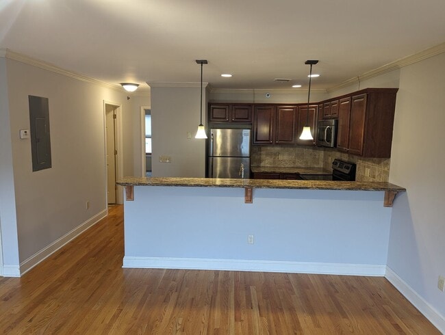 Building Photo - 128 W 4th St