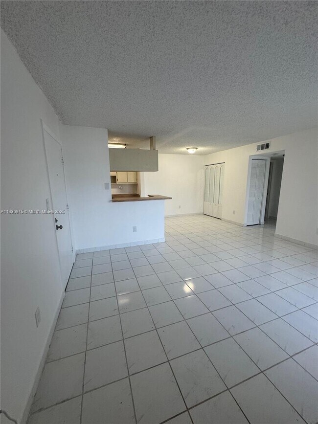 Building Photo - 9701 Hammocks Blvd