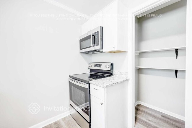 Building Photo - 562 Whispering Hills Dr