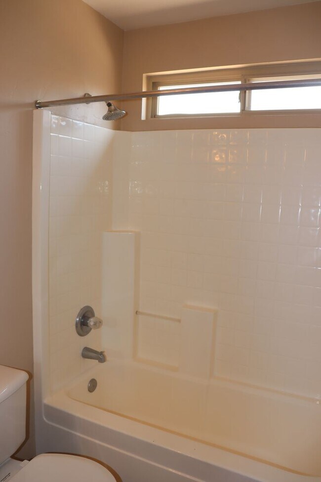 Building Photo - 4943 W Rosebay Dr