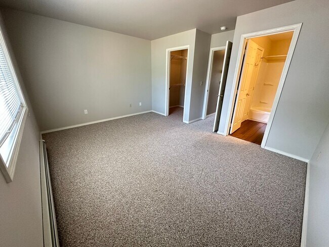 Building Photo - Beautiful 2 Bed 1.5 Bath Condo!