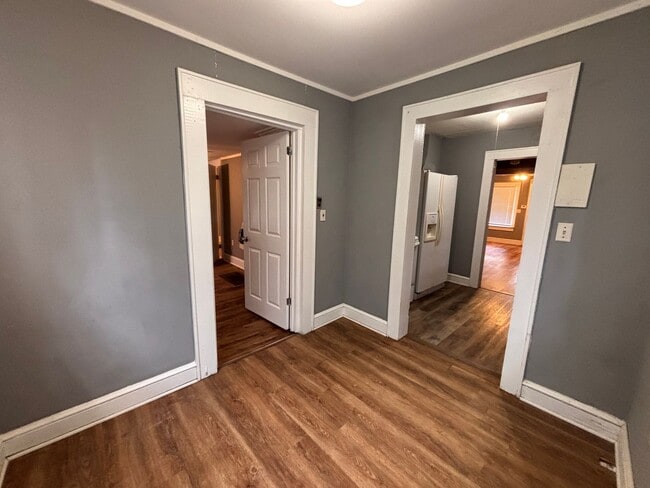 Building Photo - 3 Bedrooms- 1 Bathroom- House in East Rome!