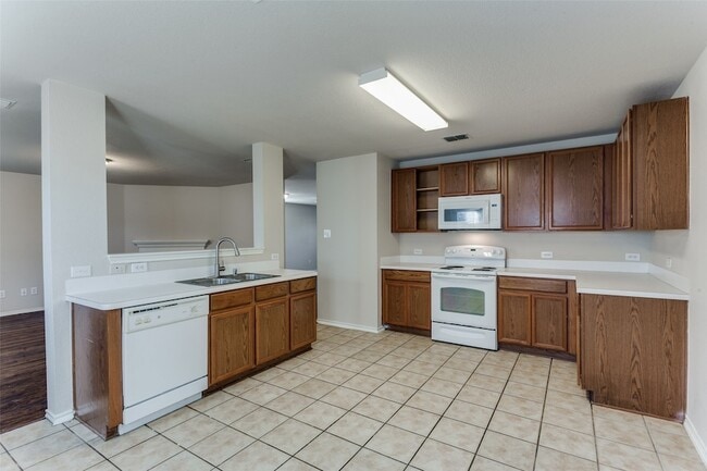 Building Photo - 1145 Maplewood Ln