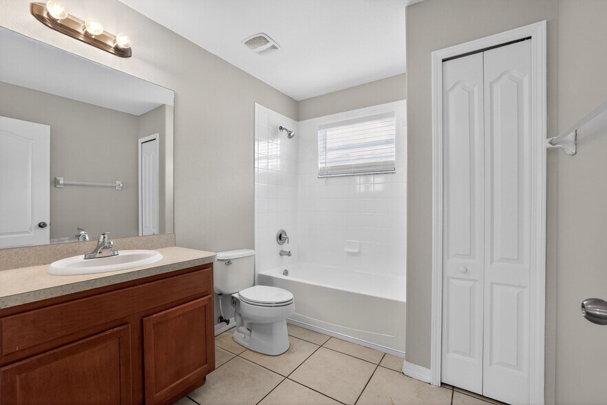 Building Photo - 10629 Shady Preserve Dr