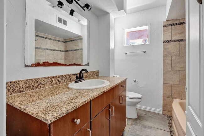 Building Photo - 6609 Walnut Hill Ln