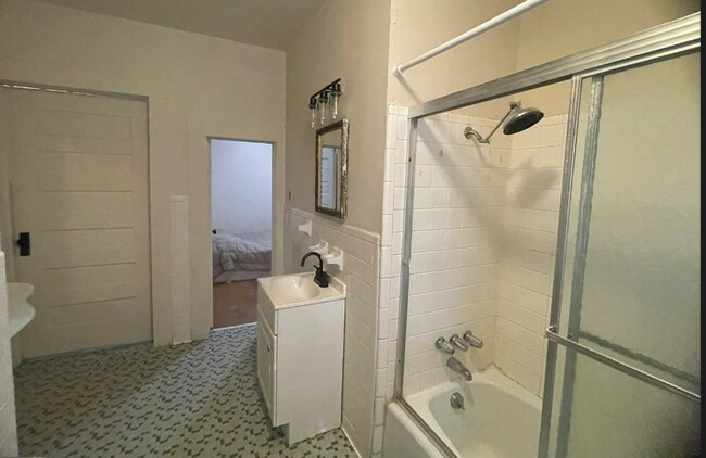 Building Photo - Spacious 3 Bedroom 1 Bath home with large storage building on a beautiful lot
