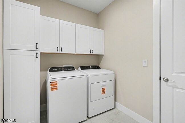Building Photo - 44489 Panther Dr