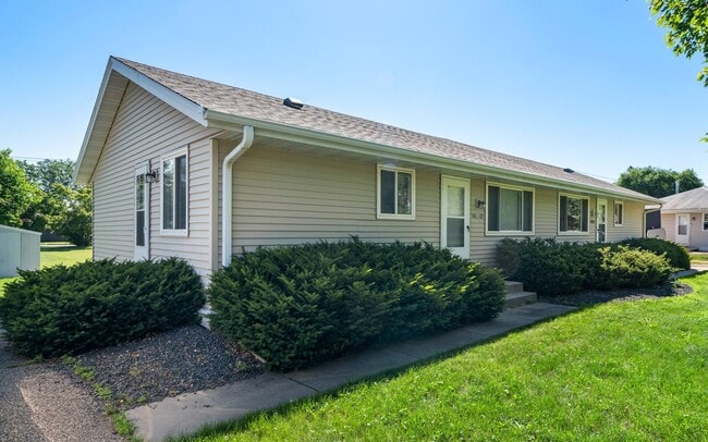 Building Photo - 14840 Dallara Ave