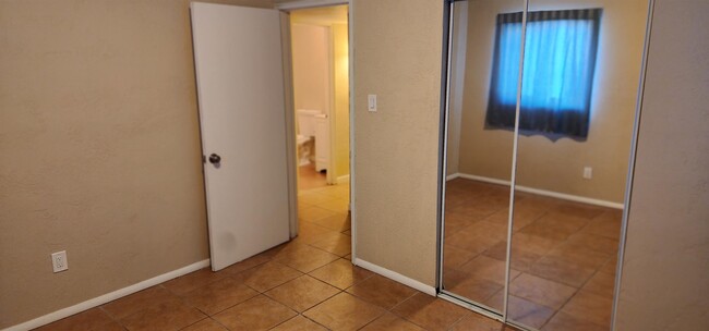 Building Photo - 2126 E Hidalgo Vista