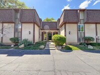 Building Photo - 2 BR/1BA | Newly Renovated Unit | | Fenced Backyard | Covered Carpot Parking