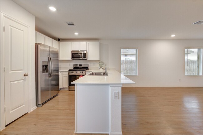Building Photo - 3110-3110 Spanish Oak Ln