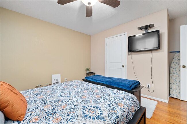 Building Photo - 13737 River Canyon Dr
