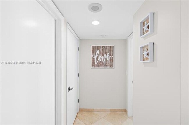 Building Photo - 16500 Collins Ave