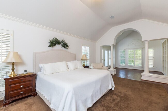 Building Photo - 4915 Keneshaw St