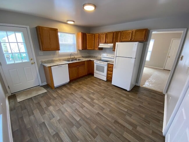 Building Photo - Charming 3-Bedroom Home with Modern Updates – Your New Home!