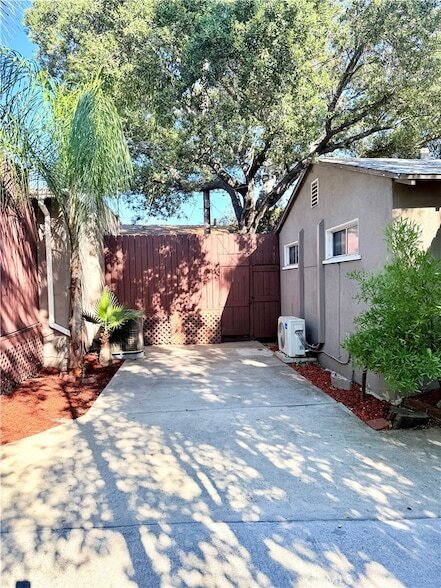 Building Photo - 1542 E Woodbury Rd