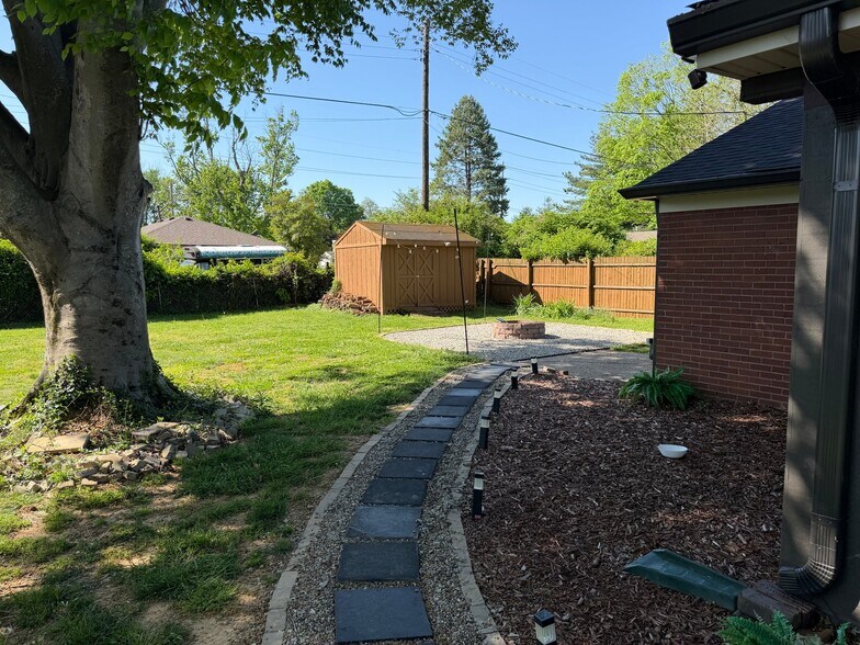 Building Photo - 2005 Keeneland Blvd