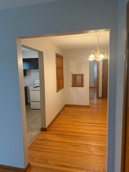 Building Photo - 224 Browns Ln