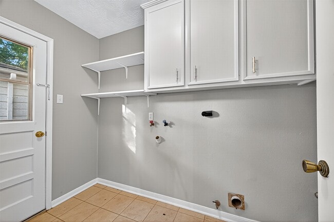 Building Photo - 9602 S Petersham Dr