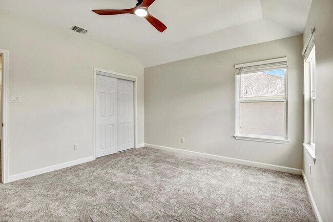 Building Photo - 309 Camperdown Elm Dr