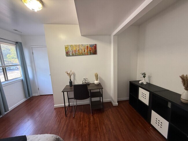 Building Photo - 68 E 200 S
