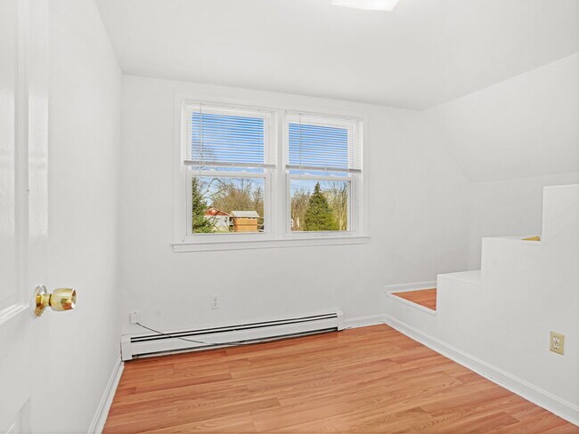 Building Photo - 500 Sport Hill Rd