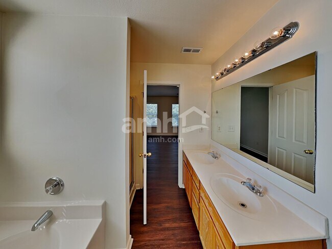 Building Photo - 130 Nevis Ln